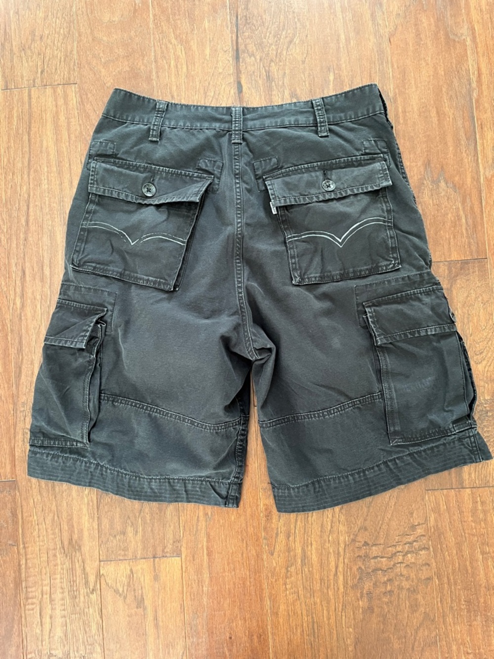 Levi's Black Cargo Shorts with Multi-Pocket Design - Picture 2 of 10